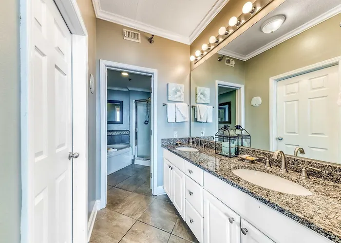 Beachfront With Amazing Views Balcony Pools Hot Tubs & Fitness Center