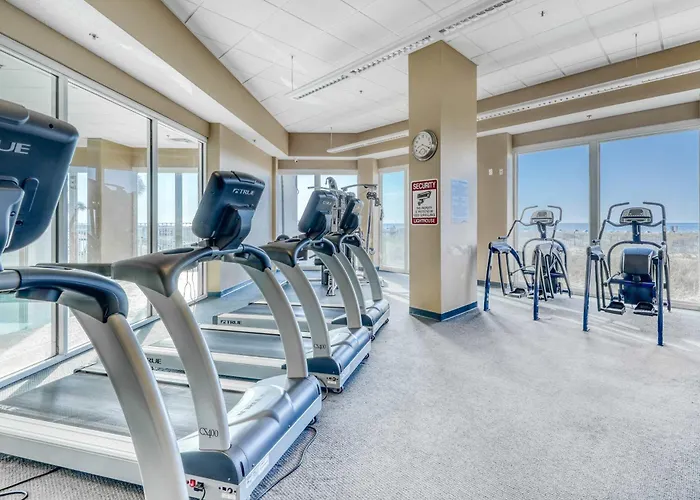 Beachfront With Amazing Views Balcony Pools Hot Tubs & Fitness Center Holiday home *