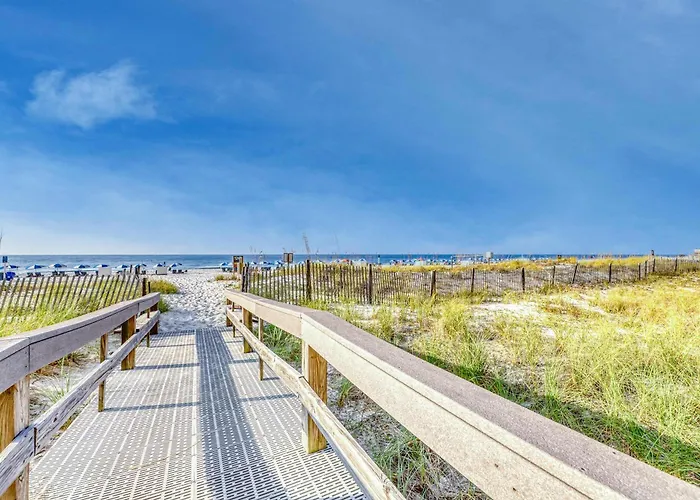 Beachfront With Amazing Views Balcony Pools Hot Tubs & Fitness Center Holiday home Gulf Shores